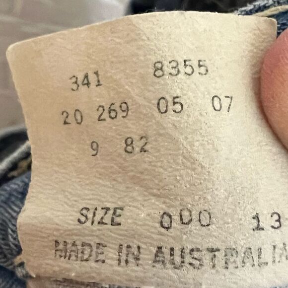 VINTAGE Levi’s Australia High Waisted  Size 000 28” Waist - Picture 7 of 9